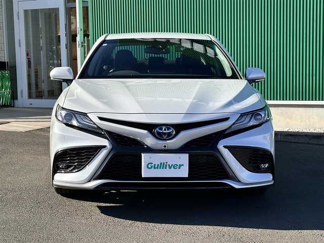 トヨタ カムリ WSレザーパッケージ 宮城県 2023(令5)年 0.2万km プラチナホワイトパールマイカ パノラミックビューモニター/＝＝＝/セーフティセンス/・プリクラッシュセーフティ/・レーダークルーズコントロール（カーブ速度抑制機能付）/・レーントレーシングアシスト/・オートマチックハイビーム/・ドライバー異常時対応システム/・ロードサインアシスト/先行車発進告知機能/ブラインドスポットモニター/リアクロストラフィックオートブレーキ/インテリジェントクリアランスソナー/カラーヘッドアップディスプレイ/9インチディスプレイオーディオ/・Tコネクトナビキット/・Bluetooth/ビルトインETC/ドライブレコーダー/本革シート/パワーシート/シートヒーター/革巻きステアリング/ステアリングスイッチ/電動パーキングブレーキ/ブレーキホールド/LEDヘッドランプ/LEDデイライト/フォグランプ/オートライト/スマートキー＆プッシュスタート/電動格納ミラー/純正18インチAW/純正フロアマット/純正ドアバイザー/W/サイド/カーテン/ニーエアバッグ