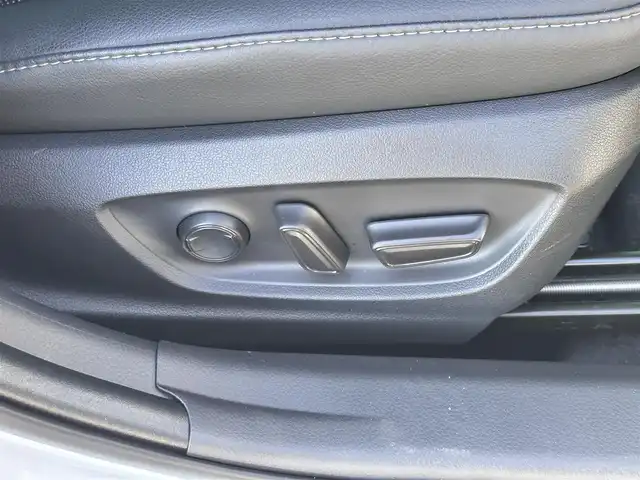 トヨタ カムリ WSレザーパッケージ 宮城県 2023(令5)年 0.2万km プラチナホワイトパールマイカ パノラミックビューモニター/＝＝＝/セーフティセンス/・プリクラッシュセーフティ/・レーダークルーズコントロール（カーブ速度抑制機能付）/・レーントレーシングアシスト/・オートマチックハイビーム/・ドライバー異常時対応システム/・ロードサインアシスト/先行車発進告知機能/ブラインドスポットモニター/リアクロストラフィックオートブレーキ/インテリジェントクリアランスソナー/カラーヘッドアップディスプレイ/9インチディスプレイオーディオ/・Tコネクトナビキット/・Bluetooth/ビルトインETC/ドライブレコーダー/本革シート/パワーシート/シートヒーター/革巻きステアリング/ステアリングスイッチ/電動パーキングブレーキ/ブレーキホールド/LEDヘッドランプ/LEDデイライト/フォグランプ/オートライト/スマートキー＆プッシュスタート/電動格納ミラー/純正18インチAW/純正フロアマット/純正ドアバイザー/W/サイド/カーテン/ニーエアバッグ