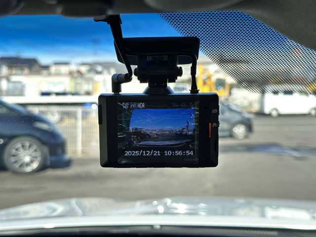 トヨタ カムリ WSレザーパッケージ 宮城県 2023(令5)年 0.2万km プラチナホワイトパールマイカ パノラミックビューモニター/＝＝＝/セーフティセンス/・プリクラッシュセーフティ/・レーダークルーズコントロール（カーブ速度抑制機能付）/・レーントレーシングアシスト/・オートマチックハイビーム/・ドライバー異常時対応システム/・ロードサインアシスト/先行車発進告知機能/ブラインドスポットモニター/リアクロストラフィックオートブレーキ/インテリジェントクリアランスソナー/カラーヘッドアップディスプレイ/9インチディスプレイオーディオ/・Tコネクトナビキット/・Bluetooth/ビルトインETC/ドライブレコーダー/本革シート/パワーシート/シートヒーター/革巻きステアリング/ステアリングスイッチ/電動パーキングブレーキ/ブレーキホールド/LEDヘッドランプ/LEDデイライト/フォグランプ/オートライト/スマートキー＆プッシュスタート/電動格納ミラー/純正18インチAW/純正フロアマット/純正ドアバイザー/W/サイド/カーテン/ニーエアバッグ