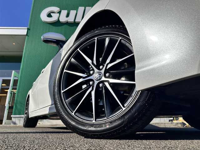 トヨタ カムリ WSレザーパッケージ 宮城県 2023(令5)年 0.2万km プラチナホワイトパールマイカ パノラミックビューモニター/＝＝＝/セーフティセンス/・プリクラッシュセーフティ/・レーダークルーズコントロール（カーブ速度抑制機能付）/・レーントレーシングアシスト/・オートマチックハイビーム/・ドライバー異常時対応システム/・ロードサインアシスト/先行車発進告知機能/ブラインドスポットモニター/リアクロストラフィックオートブレーキ/インテリジェントクリアランスソナー/カラーヘッドアップディスプレイ/9インチディスプレイオーディオ/・Tコネクトナビキット/・Bluetooth/ビルトインETC/ドライブレコーダー/本革シート/パワーシート/シートヒーター/革巻きステアリング/ステアリングスイッチ/電動パーキングブレーキ/ブレーキホールド/LEDヘッドランプ/LEDデイライト/フォグランプ/オートライト/スマートキー＆プッシュスタート/電動格納ミラー/純正18インチAW/純正フロアマット/純正ドアバイザー/W/サイド/カーテン/ニーエアバッグ
