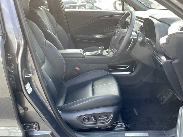 レクサス ＬＢＸ リラックス 東京都 2024(令6)年 0.9万km ソニッククロム 新車時保証書 整備記録簿/取扱説明書　/Lexus Ssfety System +/レーンキープアシスト/プリクラッシュセーフティー/レーダークルーズコントロール/アダプティブハイビームシステム/オートマチックハイビーム/ディスプレイオーディオ/フルセグTV/USB/BT/Miracasut/360度カメラ　ビルトインETC【2.0】/純正ドライブレコーダー【前後】/レザーシート/シートヒーター/運転席メモリー付パワーシート/LEDヘッドライト/ハンドルヒーター/スマートキー×2【BOX有】/スマートカードキー×1/クリアランスソナー/サイド/カーテン/ニーエアバック/パドルシフト付革まきハンドル/純正18インチアルミ