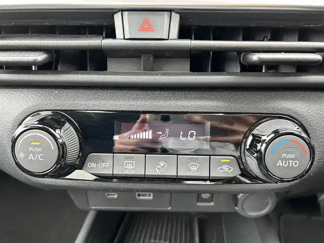 日産 ノート X 熊本県 2023(令5)年 4.1万km オーロラフレアブルーパール 純正ナビ/・AM/FM/USB/BT/HDMI/フルセグTV/・全周囲カメラ/エマージェンシーブレーキ/車線逸脱警報/ブラインドスポットモニター/プロパイロット/速度標識認識/インテリジェントルームミラー/置くだけ充電/電子パーキング/オートホールド/オートライト/ヘッドライトレベライザー/スマートキー/スペアキー/プッシュスタート/純正フロアマット