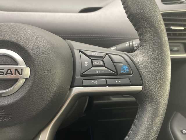 日産 セレナ e－パワー ハイウェイスター V 愛知県 2020(令2)年 6.1万km ブリリアントシルバー プロパイロット/純正10型ナビ/フリップダウンモニター/全方位カメラ/両側パワースライドドア/ハンズフリースライドドア/純正アルミホイール/ＥＴＣ/ブラインドスポットモニター/LEDヘッドライト/ステアリングスイッチ/スマートキー/プッシュスタート