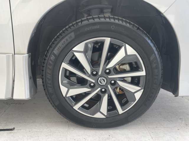 日産 セレナ e－パワー ハイウェイスター V 愛知県 2020(令2)年 6.1万km ブリリアントシルバー プロパイロット/純正10型ナビ/フリップダウンモニター/全方位カメラ/両側パワースライドドア/ハンズフリースライドドア/純正アルミホイール/ＥＴＣ/ブラインドスポットモニター/LEDヘッドライト/ステアリングスイッチ/スマートキー/プッシュスタート