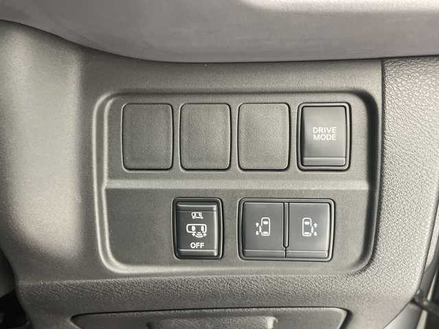 日産 セレナ e－パワー ハイウェイスター V 愛知県 2020(令2)年 6.1万km ブリリアントシルバー プロパイロット/純正10型ナビ/フリップダウンモニター/全方位カメラ/両側パワースライドドア/ハンズフリースライドドア/純正アルミホイール/ＥＴＣ/ブラインドスポットモニター/LEDヘッドライト/ステアリングスイッチ/スマートキー/プッシュスタート