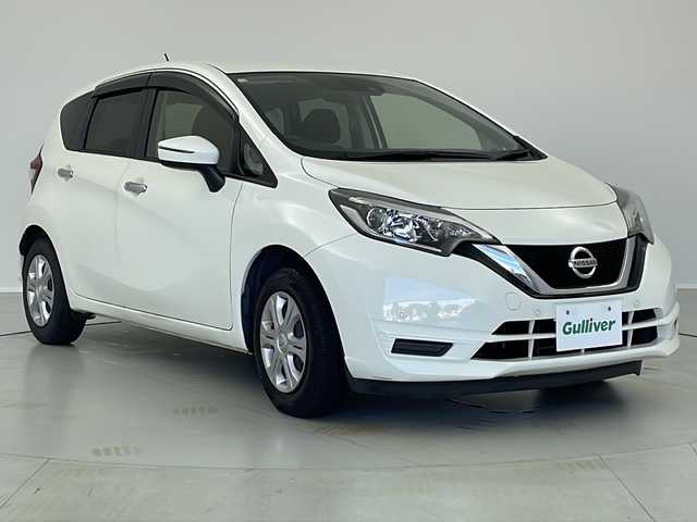 日産 ノート X 茨城県 2020(令2)年 3.5万km ホワイト 純正ナビ　バックモニター　スマートキー　ＥＴＣ　衝突軽減ブレーキ　横滑り防止装置　メモリーナビ　ＵＳＢ入力端子　オートライト　純正フロアマット　盗難防止装置　コーナーセンサー　レーンキープアシスト
