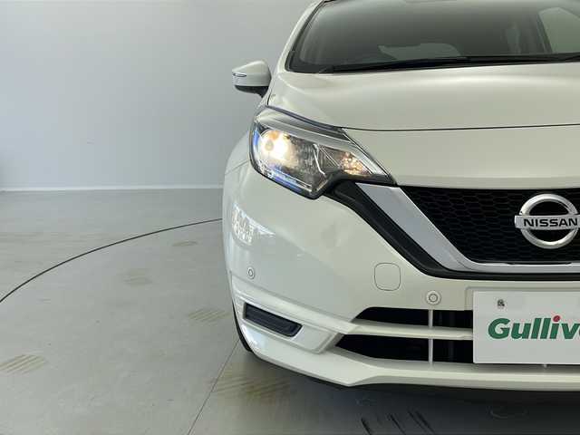 日産 ノート X 茨城県 2020(令2)年 3.5万km ホワイト 純正ナビ　バックモニター　スマートキー　ＥＴＣ　衝突軽減ブレーキ　横滑り防止装置　メモリーナビ　ＵＳＢ入力端子　オートライト　純正フロアマット　盗難防止装置　コーナーセンサー　レーンキープアシスト
