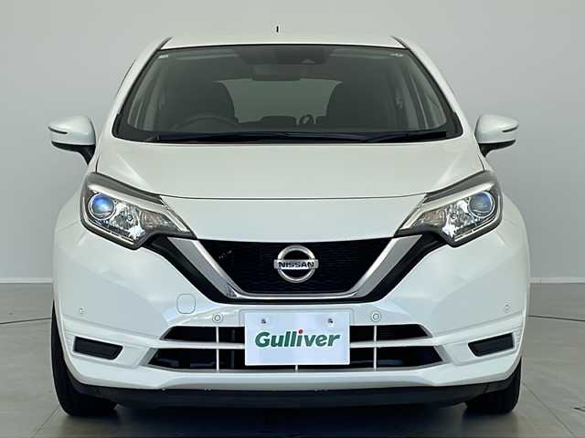 日産 ノート X 茨城県 2020(令2)年 3.5万km ホワイト 純正ナビ　バックモニター　スマートキー　ＥＴＣ　衝突軽減ブレーキ　横滑り防止装置　メモリーナビ　ＵＳＢ入力端子　オートライト　純正フロアマット　盗難防止装置　コーナーセンサー　レーンキープアシスト