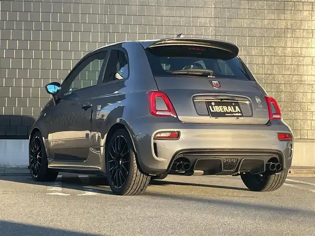 アバルト ５９５ コンペティツィオーネ 静岡県 2020(令2)年 4.3万km ガンＭ ワンオーナー/UconnectディスプレイオーディオCarplay対応/バックカメラ/カーボンシェルサベルトシート/Bremboブレーキキャリパー/レコードモンツァマフラー/ASSO17インチアルミホイールPartire AQUILA/HKS車高調/WAGNERTUNINGインタークーラー/ステアリングボス延長KIT/フロントカーボンリップスポイラー/シリコンインテークホース/社外エアクリーナー/Defiブースト計/フロアバー/ブルーレンズドアミラー/キーレス/ETC