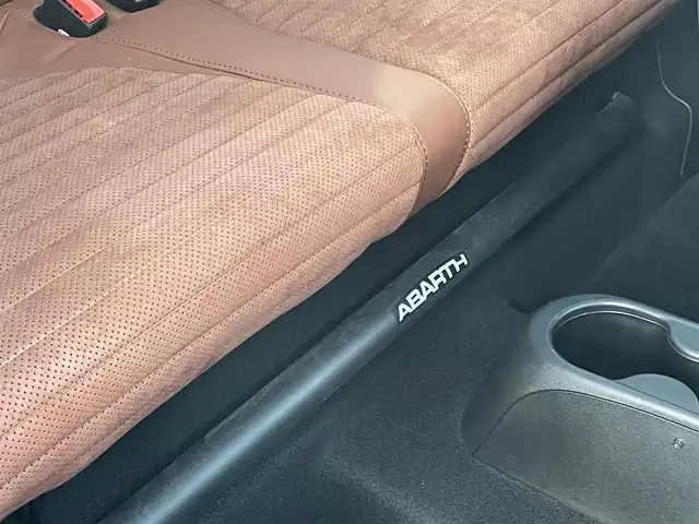 アバルト ５９５ コンペティツィオーネ 静岡県 2020(令2)年 4.3万km ガンＭ ワンオーナー/UconnectディスプレイオーディオCarplay対応/バックカメラ/カーボンシェルサベルトシート/Bremboブレーキキャリパー/レコードモンツァマフラー/ASSO17インチアルミホイールPartire AQUILA/HKS車高調/WAGNERTUNINGインタークーラー/ステアリングボス延長KIT/フロントカーボンリップスポイラー/シリコンインテークホース/社外エアクリーナー/Defiブースト計/フロアバー/ブルーレンズドアミラー/キーレス/ETC