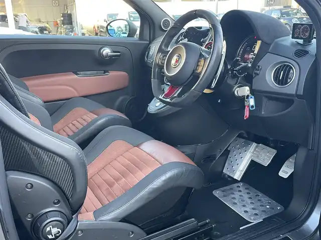 アバルト ５９５ コンペティツィオーネ 静岡県 2020(令2)年 4.3万km ガンＭ ワンオーナー/UconnectディスプレイオーディオCarplay対応/バックカメラ/カーボンシェルサベルトシート/Bremboブレーキキャリパー/レコードモンツァマフラー/ASSO17インチアルミホイールPartire AQUILA/HKS車高調/WAGNERTUNINGインタークーラー/ステアリングボス延長KIT/フロントカーボンリップスポイラー/シリコンインテークホース/社外エアクリーナー/Defiブースト計/フロアバー/ブルーレンズドアミラー/キーレス/ETC