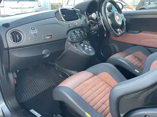 アバルト ５９５ コンペティツィオーネ 静岡県 2020(令2)年 4.3万km ガンＭ ワンオーナー/UconnectディスプレイオーディオCarplay対応/バックカメラ/カーボンシェルサベルトシート/Bremboブレーキキャリパー/レコードモンツァマフラー/ASSO17インチアルミホイールPartire AQUILA/HKS車高調/WAGNERTUNINGインタークーラー/ステアリングボス延長KIT/フロントカーボンリップスポイラー/シリコンインテークホース/社外エアクリーナー/Defiブースト計/フロアバー/ブルーレンズドアミラー/キーレス/ETC