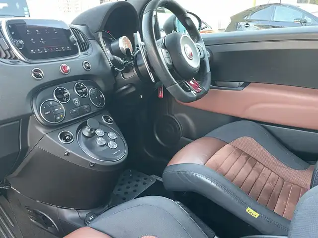 アバルト ５９５ コンペティツィオーネ 静岡県 2020(令2)年 4.3万km ガンＭ ワンオーナー/UconnectディスプレイオーディオCarplay対応/バックカメラ/カーボンシェルサベルトシート/Bremboブレーキキャリパー/レコードモンツァマフラー/ASSO17インチアルミホイールPartire AQUILA/HKS車高調/WAGNERTUNINGインタークーラー/ステアリングボス延長KIT/フロントカーボンリップスポイラー/シリコンインテークホース/社外エアクリーナー/Defiブースト計/フロアバー/ブルーレンズドアミラー/キーレス/ETC