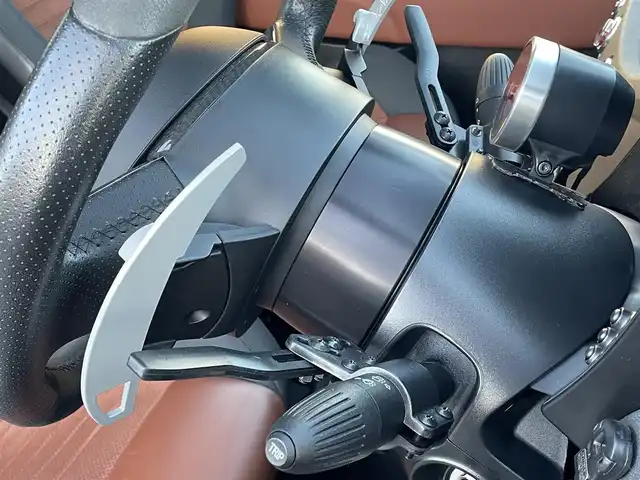 アバルト ５９５ コンペティツィオーネ 静岡県 2020(令2)年 4.3万km ガンＭ ワンオーナー/UconnectディスプレイオーディオCarplay対応/バックカメラ/カーボンシェルサベルトシート/Bremboブレーキキャリパー/レコードモンツァマフラー/ASSO17インチアルミホイールPartire AQUILA/HKS車高調/WAGNERTUNINGインタークーラー/ステアリングボス延長KIT/フロントカーボンリップスポイラー/シリコンインテークホース/社外エアクリーナー/Defiブースト計/フロアバー/ブルーレンズドアミラー/キーレス/ETC