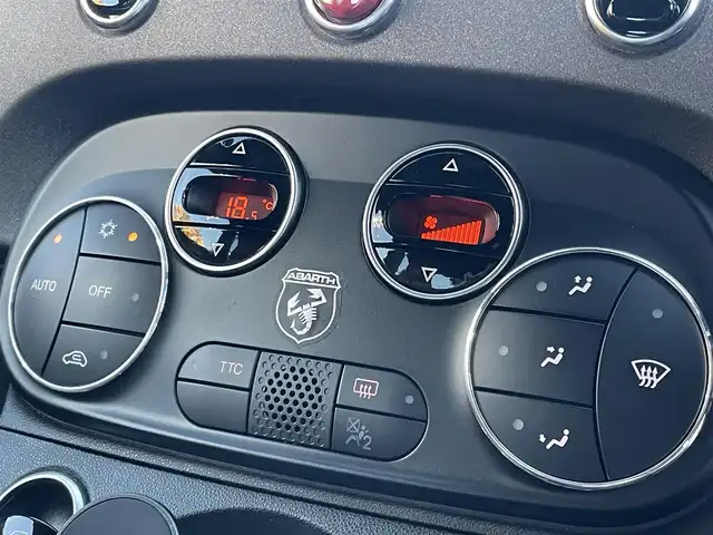 アバルト ５９５ コンペティツィオーネ 静岡県 2020(令2)年 4.3万km ガンＭ ワンオーナー/UconnectディスプレイオーディオCarplay対応/バックカメラ/カーボンシェルサベルトシート/Bremboブレーキキャリパー/レコードモンツァマフラー/ASSO17インチアルミホイールPartire AQUILA/HKS車高調/WAGNERTUNINGインタークーラー/ステアリングボス延長KIT/フロントカーボンリップスポイラー/シリコンインテークホース/社外エアクリーナー/Defiブースト計/フロアバー/ブルーレンズドアミラー/キーレス/ETC