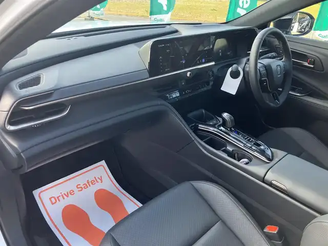 トヨタ クラウン スポーツ Z 広島県 2024(令6)年 1.4万km パールⅡ セーフティセンス/トヨタチームメイト/バイトーン/パノラマルーフ（電動シェード）/純正ナビ/パノラミックビューモニター/フルセグTV・Bluetooth/パーキングサポートブレーキ/ブラインドスポットモニタリング/デジタルインナーミラー/ステアリングヒーター/ドライバーモニターカメラ/ヘッドアップディスプレイ/ブラックレザーシート/ベンチレーション付きシートヒーター/パワーシート/ハンズフリーパワーバックドア/プレミアムサウンドシステム/ビルトインETC2.0/置くだけ充電/レーダークルーズ/タイプC端子/LEDオートライト/新車保証書/スペアキー