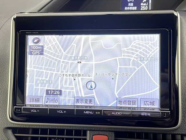 トヨタ ヴォクシー ZS 秋田県 2014(平26)年 9.2万km ブラック ディーラーＯＰナビ　NSZT-Y62G/・フルセグテレビ/・ＢＴ/・ＣＤ、ＤＶＤ、ＳＤ/・ラジオ/オールオートウィンドウ/フロントワイパーデアイサー/電動格納ミラー/セカンドシートサンシェード/前席デュアルエアコン/オートライト/ステアリングスイッチ