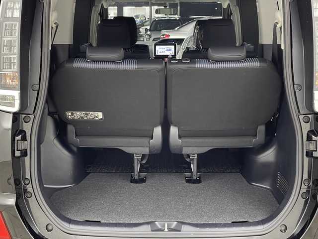 トヨタ ヴォクシー ZS 秋田県 2014(平26)年 9.2万km ブラック ディーラーＯＰナビ　NSZT-Y62G/・フルセグテレビ/・ＢＴ/・ＣＤ、ＤＶＤ、ＳＤ/・ラジオ/オールオートウィンドウ/フロントワイパーデアイサー/電動格納ミラー/セカンドシートサンシェード/前席デュアルエアコン/オートライト/ステアリングスイッチ