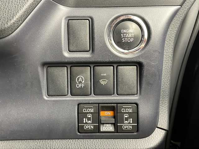 トヨタ ヴォクシー ZS 秋田県 2014(平26)年 9.2万km ブラック ディーラーＯＰナビ　NSZT-Y62G/・フルセグテレビ/・ＢＴ/・ＣＤ、ＤＶＤ、ＳＤ/・ラジオ/オールオートウィンドウ/フロントワイパーデアイサー/電動格納ミラー/セカンドシートサンシェード/前席デュアルエアコン/オートライト/ステアリングスイッチ