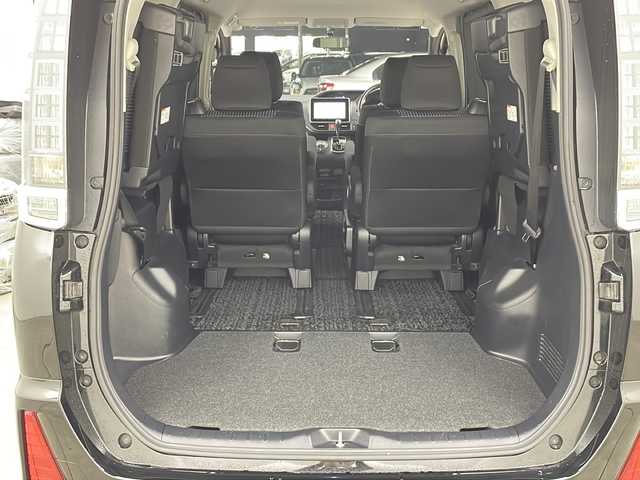 トヨタ ヴォクシー ZS 秋田県 2014(平26)年 9.2万km ブラック ディーラーＯＰナビ　NSZT-Y62G/・フルセグテレビ/・ＢＴ/・ＣＤ、ＤＶＤ、ＳＤ/・ラジオ/オールオートウィンドウ/フロントワイパーデアイサー/電動格納ミラー/セカンドシートサンシェード/前席デュアルエアコン/オートライト/ステアリングスイッチ