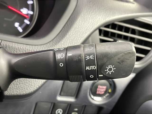 トヨタ ヴォクシー ZS 秋田県 2014(平26)年 9.2万km ブラック ディーラーＯＰナビ　NSZT-Y62G/・フルセグテレビ/・ＢＴ/・ＣＤ、ＤＶＤ、ＳＤ/・ラジオ/オールオートウィンドウ/フロントワイパーデアイサー/電動格納ミラー/セカンドシートサンシェード/前席デュアルエアコン/オートライト/ステアリングスイッチ