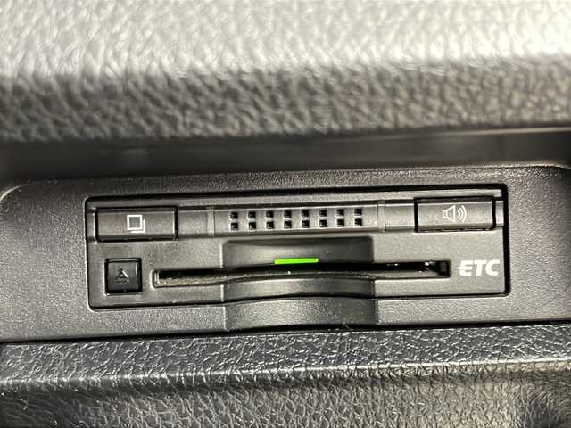 トヨタ ヴォクシー ZS 秋田県 2014(平26)年 9.2万km ブラック ディーラーＯＰナビ　NSZT-Y62G/・フルセグテレビ/・ＢＴ/・ＣＤ、ＤＶＤ、ＳＤ/・ラジオ/オールオートウィンドウ/フロントワイパーデアイサー/電動格納ミラー/セカンドシートサンシェード/前席デュアルエアコン/オートライト/ステアリングスイッチ