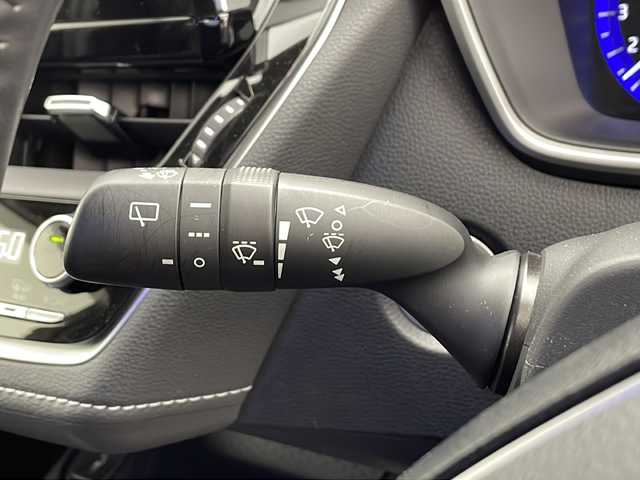 トヨタ カローラ スポーツ ハイブリッドG スタイルPKG 千葉県 2020(令2)年 4.5万km アティチュードブラックマイカ 衝突軽減ブレーキ/オートマチックハイビーム/純正ディスプレイオーディオ/（フルセグ/Bluetooth/USB/FM/AM/Miracast）/バックカメラ/前後コーナーセンサー/アイドリングストップ/ハーフレザーシート/シートヒーター（運転席＋助手席）/ステアリングヒーター/LEDヘッドライト/電動格納ミラー/純正サイドバイザー