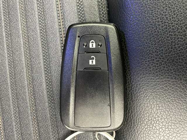 トヨタ カローラ スポーツ ハイブリッドG スタイルPKG 千葉県 2020(令2)年 4.5万km アティチュードブラックマイカ 衝突軽減ブレーキ/オートマチックハイビーム/純正ディスプレイオーディオ/（フルセグ/Bluetooth/USB/FM/AM/Miracast）/バックカメラ/前後コーナーセンサー/アイドリングストップ/ハーフレザーシート/シートヒーター（運転席＋助手席）/ステアリングヒーター/LEDヘッドライト/電動格納ミラー/純正サイドバイザー