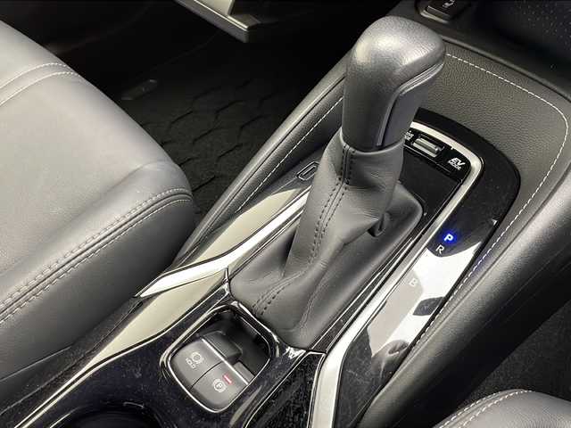 トヨタ カローラ スポーツ ハイブリッドG スタイルPKG 千葉県 2020(令2)年 4.5万km アティチュードブラックマイカ 衝突軽減ブレーキ/オートマチックハイビーム/純正ディスプレイオーディオ/（フルセグ/Bluetooth/USB/FM/AM/Miracast）/バックカメラ/前後コーナーセンサー/アイドリングストップ/ハーフレザーシート/シートヒーター（運転席＋助手席）/ステアリングヒーター/LEDヘッドライト/電動格納ミラー/純正サイドバイザー