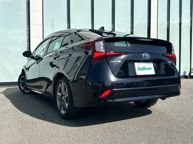 トヨタ プリウス A ツーリングセレクション 大阪府 2019(令1)年 6.3万km アティチュードブラックマイカ トヨタセーフティセンス/・アダプティクブクルーズコントロール/・プリクラッシュセーフティー/・レーントレーシングアシスト/・クリアランスソナー/・オートマチックハイビーム/純正９インチナビ/・Bluetooth/フルセグTV/CD/DVD/ラジオ/　HDMI/USB/主要装備/・全周囲カメラ/・アラウンドビューモニター/・ブラインドスポットモニター/・パーキングアシスト/・・アイドリングストップ/・横滑り防止装置/・HUD/・SOSコール/・ステアリングリモコン/・レザーシート/・D席パワーシート/・シートヒーター/・LEDヘッド/・フォグランプ/・純正アルミホイール/・純正フロアマット/・ドライブレコーダー/・ETC