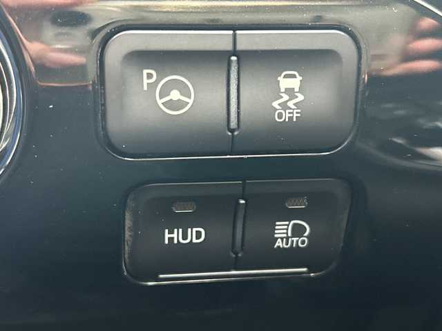 トヨタ プリウス A ツーリングセレクション 大阪府 2019(令1)年 6.3万km アティチュードブラックマイカ トヨタセーフティセンス/・アダプティクブクルーズコントロール/・プリクラッシュセーフティー/・レーントレーシングアシスト/・クリアランスソナー/・オートマチックハイビーム/純正９インチナビ/・Bluetooth/フルセグTV/CD/DVD/ラジオ/　HDMI/USB/主要装備/・全周囲カメラ/・アラウンドビューモニター/・ブラインドスポットモニター/・パーキングアシスト/・・アイドリングストップ/・横滑り防止装置/・HUD/・SOSコール/・ステアリングリモコン/・レザーシート/・D席パワーシート/・シートヒーター/・LEDヘッド/・フォグランプ/・純正アルミホイール/・純正フロアマット/・ドライブレコーダー/・ETC