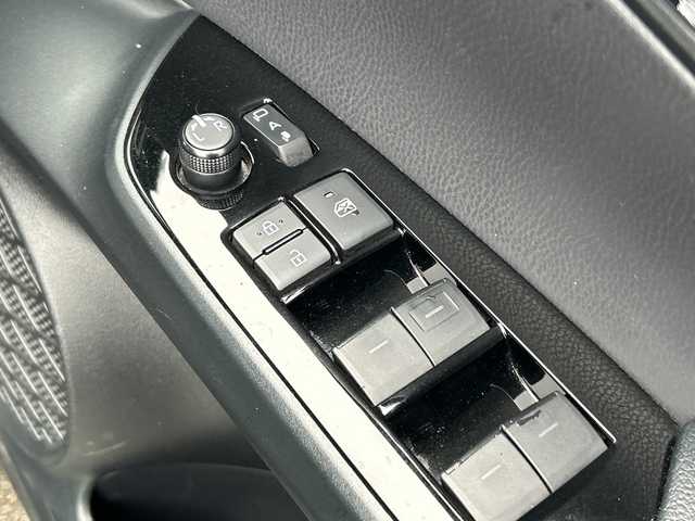 トヨタ プリウス A ツーリングセレクション 大阪府 2019(令1)年 6.3万km アティチュードブラックマイカ トヨタセーフティセンス/・アダプティクブクルーズコントロール/・プリクラッシュセーフティー/・レーントレーシングアシスト/・クリアランスソナー/・オートマチックハイビーム/純正９インチナビ/・Bluetooth/フルセグTV/CD/DVD/ラジオ/　HDMI/USB/主要装備/・全周囲カメラ/・アラウンドビューモニター/・ブラインドスポットモニター/・パーキングアシスト/・・アイドリングストップ/・横滑り防止装置/・HUD/・SOSコール/・ステアリングリモコン/・レザーシート/・D席パワーシート/・シートヒーター/・LEDヘッド/・フォグランプ/・純正アルミホイール/・純正フロアマット/・ドライブレコーダー/・ETC