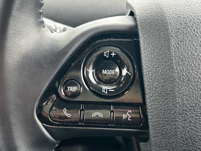 トヨタ プリウス A ツーリングセレクション 大阪府 2019(令1)年 6.3万km アティチュードブラックマイカ トヨタセーフティセンス/・アダプティクブクルーズコントロール/・プリクラッシュセーフティー/・レーントレーシングアシスト/・クリアランスソナー/・オートマチックハイビーム/純正９インチナビ/・Bluetooth/フルセグTV/CD/DVD/ラジオ/　HDMI/USB/主要装備/・全周囲カメラ/・アラウンドビューモニター/・ブラインドスポットモニター/・パーキングアシスト/・・アイドリングストップ/・横滑り防止装置/・HUD/・SOSコール/・ステアリングリモコン/・レザーシート/・D席パワーシート/・シートヒーター/・LEDヘッド/・フォグランプ/・純正アルミホイール/・純正フロアマット/・ドライブレコーダー/・ETC