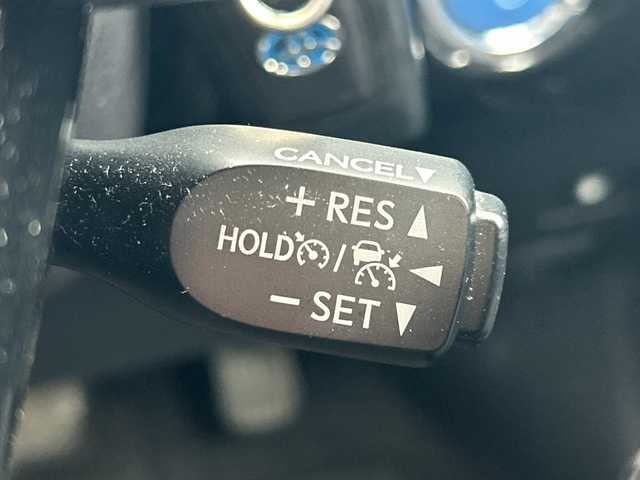 トヨタ プリウス A ツーリングセレクション 大阪府 2019(令1)年 6.3万km アティチュードブラックマイカ トヨタセーフティセンス/・アダプティクブクルーズコントロール/・プリクラッシュセーフティー/・レーントレーシングアシスト/・クリアランスソナー/・オートマチックハイビーム/純正９インチナビ/・Bluetooth/フルセグTV/CD/DVD/ラジオ/　HDMI/USB/主要装備/・全周囲カメラ/・アラウンドビューモニター/・ブラインドスポットモニター/・パーキングアシスト/・・アイドリングストップ/・横滑り防止装置/・HUD/・SOSコール/・ステアリングリモコン/・レザーシート/・D席パワーシート/・シートヒーター/・LEDヘッド/・フォグランプ/・純正アルミホイール/・純正フロアマット/・ドライブレコーダー/・ETC