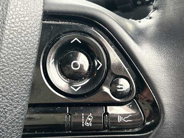 トヨタ プリウス A ツーリングセレクション 大阪府 2019(令1)年 6.3万km アティチュードブラックマイカ トヨタセーフティセンス/・アダプティクブクルーズコントロール/・プリクラッシュセーフティー/・レーントレーシングアシスト/・クリアランスソナー/・オートマチックハイビーム/純正９インチナビ/・Bluetooth/フルセグTV/CD/DVD/ラジオ/　HDMI/USB/主要装備/・全周囲カメラ/・アラウンドビューモニター/・ブラインドスポットモニター/・パーキングアシスト/・・アイドリングストップ/・横滑り防止装置/・HUD/・SOSコール/・ステアリングリモコン/・レザーシート/・D席パワーシート/・シートヒーター/・LEDヘッド/・フォグランプ/・純正アルミホイール/・純正フロアマット/・ドライブレコーダー/・ETC