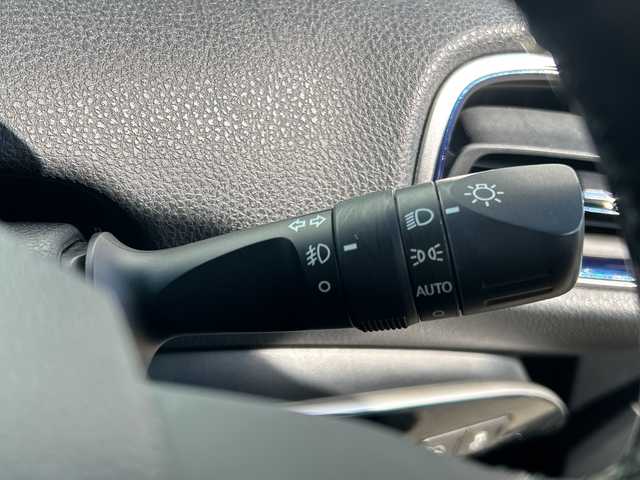 トヨタ プリウス A ツーリングセレクション 大阪府 2019(令1)年 6.3万km アティチュードブラックマイカ トヨタセーフティセンス/・アダプティクブクルーズコントロール/・プリクラッシュセーフティー/・レーントレーシングアシスト/・クリアランスソナー/・オートマチックハイビーム/純正９インチナビ/・Bluetooth/フルセグTV/CD/DVD/ラジオ/　HDMI/USB/主要装備/・全周囲カメラ/・アラウンドビューモニター/・ブラインドスポットモニター/・パーキングアシスト/・・アイドリングストップ/・横滑り防止装置/・HUD/・SOSコール/・ステアリングリモコン/・レザーシート/・D席パワーシート/・シートヒーター/・LEDヘッド/・フォグランプ/・純正アルミホイール/・純正フロアマット/・ドライブレコーダー/・ETC