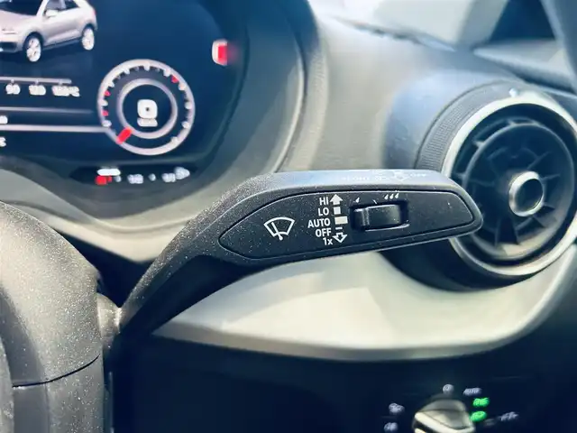 アウディ Ｑ２ 35TDIスポーツ 大阪府 2020(令2)年 3.2万km グレー バーチャルコックピット/ACC/純正ナビ/TV/バックカメラ/純正17インチAW/LEDヘッドライト/電動リアゲート/サイドアシスト/クリアランスソナー/ETC/シートヒーター/スマートキー