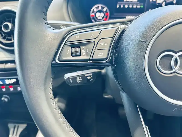 アウディ Ｑ２ 35TDIスポーツ 大阪府 2020(令2)年 3.2万km グレー バーチャルコックピット/ACC/純正ナビ/TV/バックカメラ/純正17インチAW/LEDヘッドライト/電動リアゲート/サイドアシスト/クリアランスソナー/ETC/シートヒーター/スマートキー