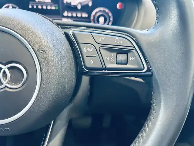 アウディ Ｑ２ 35TDIスポーツ 大阪府 2020(令2)年 3.2万km グレー バーチャルコックピット/ACC/純正ナビ/TV/バックカメラ/純正17インチAW/LEDヘッドライト/電動リアゲート/サイドアシスト/クリアランスソナー/ETC/シートヒーター/スマートキー