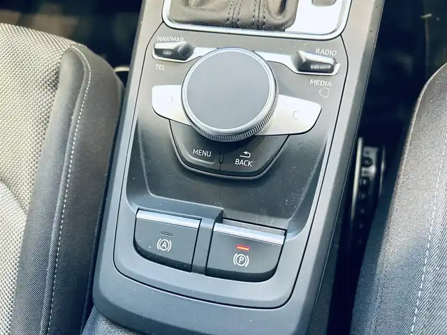 アウディ Ｑ２ 35TDIスポーツ 大阪府 2020(令2)年 3.2万km グレー バーチャルコックピット/ACC/純正ナビ/TV/バックカメラ/純正17インチAW/LEDヘッドライト/電動リアゲート/サイドアシスト/クリアランスソナー/ETC/シートヒーター/スマートキー