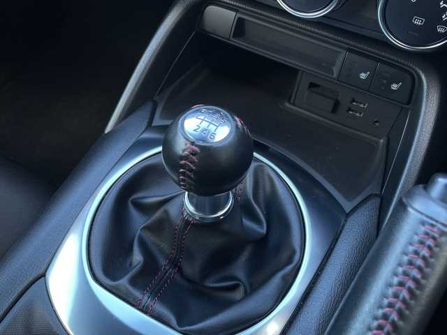 マツダ ロードスター S スペシャルパッケージ 大阪府 2019(平31)年 4.8万km ソウルレッドクリスタルM ワンオーナー/6速MT/純正ナビ（ワンセグTV/Bluetooth/AM・FM）/バックカメラ/シートヒーター（運転席・助手席）/後方コーナーセンサー/横滑り防止機能/プッシュスタート/純正16インチアルミホイール/2口USBソケット/ETC