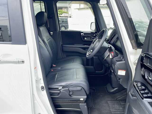 ホンダ Ｎ ＢＯＸ カスタム L 三重県 2021(令3)年 4.5万km プラチナホワイトパール プッシュスタート/片側パワースライドドア/レーンキープアシスト/衝突軽減ブレーキ/アイドリングストップ/電動格納ミラー/レーダークルーズコントロール/ステアリングスイッチ/横滑り防止/コーナーセンサー/シートヒーター(前席)/オートライト/純正SDナビ(AM/FM/CD/BT)/シートカバー付き/フロアマット/リアサンシェード/LEDヘッドライト/バックカメラ/禁煙車