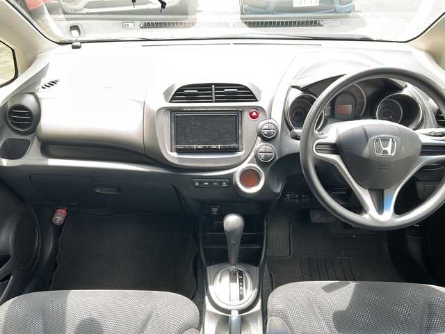 ホンダ フィット G スマートセレ ファインスタイル 京都府 2013(平25)年 6.8万km クリスタルブラックパール ワンオーナー/Pioneerナビ/・フルセグTV/CD/DVD/AM/FM/ビルトインETC/バックカメラ/ドライブレコーダー/オートライト/電格ウインカーミラー/ドアバイザー/純正フロアマット/リアワイパー/保証書/取説/スマートキースペア有