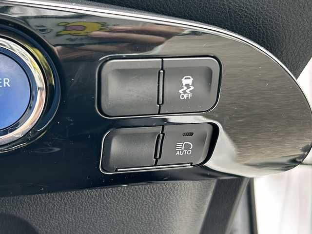 トヨタ プリウス S 福島県 2020(令2)年 6万km スーパーホワイトⅡ 純正SDナビ　バックカメラ　BT　ビルドインETC　レーダークルーズコントロール　トヨタセーフティセンス　Pスタート　スマートキー　スペアキー　オートライト　オートハイビーム　オートエアコン