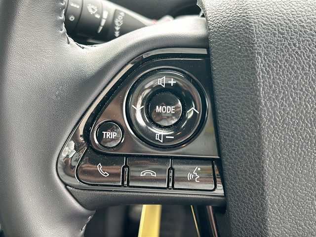 トヨタ プリウス S 福島県 2020(令2)年 6万km スーパーホワイトⅡ 純正SDナビ　バックカメラ　BT　ビルドインETC　レーダークルーズコントロール　トヨタセーフティセンス　Pスタート　スマートキー　スペアキー　オートライト　オートハイビーム　オートエアコン
