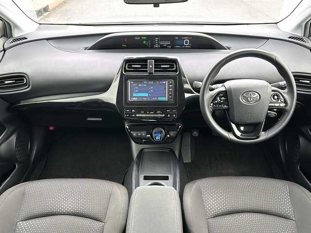 トヨタ プリウス S 福島県 2020(令2)年 6万km スーパーホワイトⅡ 純正SDナビ　バックカメラ　BT　ビルドインETC　レーダークルーズコントロール　トヨタセーフティセンス　Pスタート　スマートキー　スペアキー　オートライト　オートハイビーム　オートエアコン