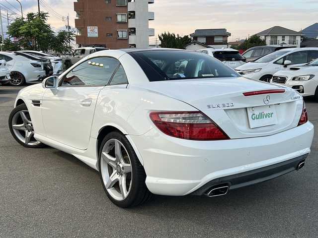 メルセデス・ベンツ ＳＬＫ２００ エクスクルーシブ 山口県 2015(平27)年 4.2万km ポーラホワイト 純正ナビ（フルセグTV、Bluetooth）/デジタルインナーミラー/バックカメラ/レーダークルーズコントロール/HIDオートライト/黒革シート/前席シートヒーター/純正18インチアルミホイール/前後コーナーセンサー/アイドリングストップ/衝突被害軽減ブレーキ