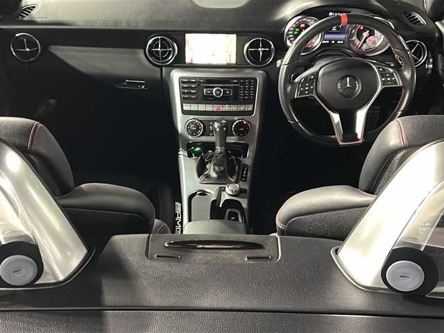 メルセデス・ベンツ ＳＬＫ２００ エクスクルーシブ 山口県 2015(平27)年 4.2万km ポーラホワイト 純正ナビ（フルセグTV、Bluetooth）/デジタルインナーミラー/バックカメラ/レーダークルーズコントロール/HIDオートライト/黒革シート/前席シートヒーター/純正18インチアルミホイール/前後コーナーセンサー/アイドリングストップ/衝突被害軽減ブレーキ