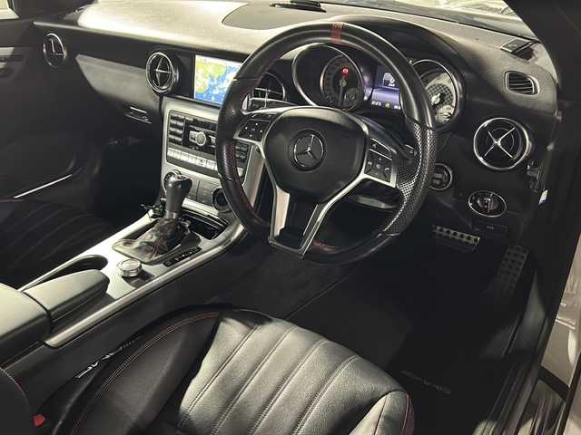 メルセデス・ベンツ ＳＬＫ２００ エクスクルーシブ 山口県 2015(平27)年 4.2万km ポーラホワイト 純正ナビ（フルセグTV、Bluetooth）/デジタルインナーミラー/バックカメラ/レーダークルーズコントロール/HIDオートライト/黒革シート/前席シートヒーター/純正18インチアルミホイール/前後コーナーセンサー/アイドリングストップ/衝突被害軽減ブレーキ
