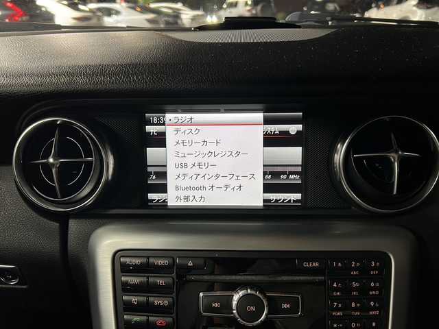 メルセデス・ベンツ ＳＬＫ２００ エクスクルーシブ 山口県 2015(平27)年 4.2万km ポーラホワイト 純正ナビ（フルセグTV、Bluetooth）/デジタルインナーミラー/バックカメラ/レーダークルーズコントロール/HIDオートライト/黒革シート/前席シートヒーター/純正18インチアルミホイール/前後コーナーセンサー/アイドリングストップ/衝突被害軽減ブレーキ